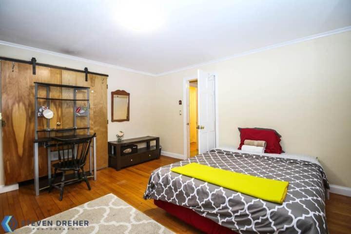 Town Plot Waterbury Apartment Room photo